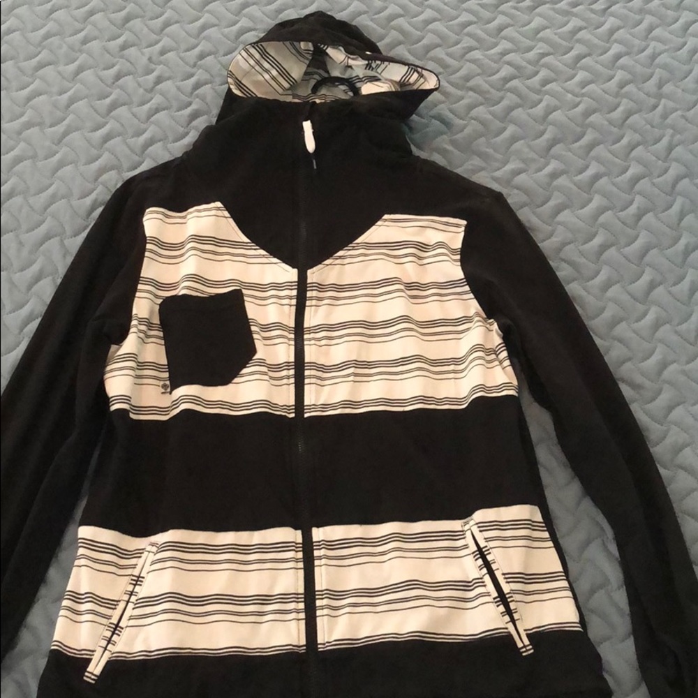 Nomis hoodie size women’s L